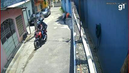 Criança e adolescente são assaltados por dupla em moto na Zona Leste de Manaus Criança e adolescente são assaltados por dupla em moto na Zona Leste de Manaus