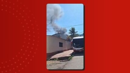 Incêndio atinge casa no bairro da Paz em Manaus Incêndio atinge casa no bairro da Paz em Manaus