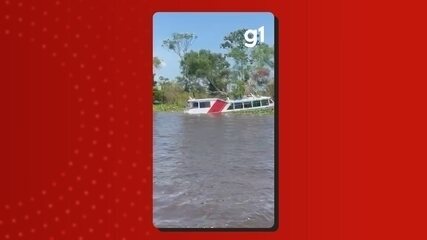 Passageiros vivem momentos de pânico após lancha alagar no rio Amazonas Passageiros vivem momentos de pânico após lancha alagar no rio Amazonas