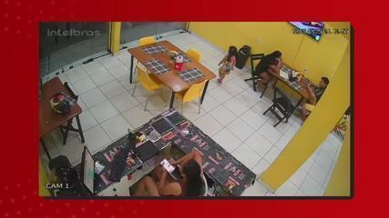 Criminosos armados assaltam pastelaria na Zona Norte de Manaus