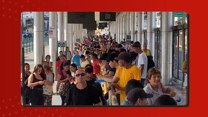 Rodoviários fazem greve surpresa e deixam passageiros sem transporte em Manaus Rodoviários fazem greve surpresa e deixam passageiros sem transporte em Manaus