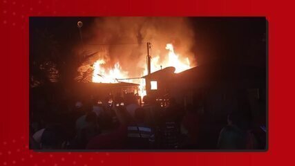 Incêndio atinge seis casas e deixa cinco pessoas feridas em Manacapuru Incêndio atinge seis casas e deixa cinco pessoas feridas em Manacapuru