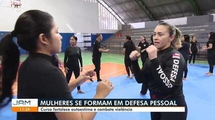 Mulheres em Manaus se formam em curso de defesa pessoal