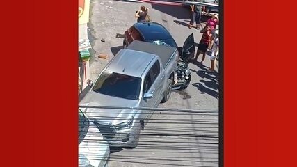 Idosa fica presa entre dois carros após ser atropelada e morre em Manaus Idosa fica presa entre dois carros após ser atropelada e morre em Manaus