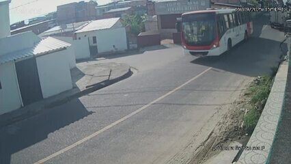 Motociclista morre após colidir contra ônibus na Zona Leste de Manaus