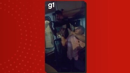 Homem é preso após fazer motorista de ônibus refém durante assalto em Manaus