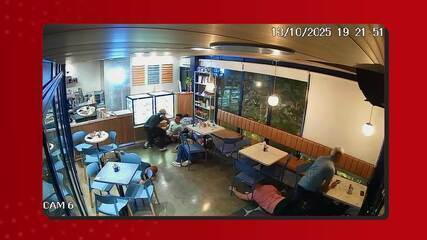 Dupla armada rende clientes e assalta cafeteria na Zona Centro Oeste de Manaus; VÍDEO