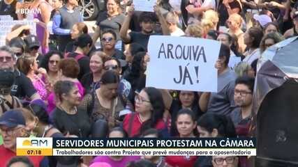 Servidores protestam contra projeto de aposentadoria na Câmara Municipal de Manaus Servidores protestam contra projeto de aposentadoria na Câmara Municipal de Manaus