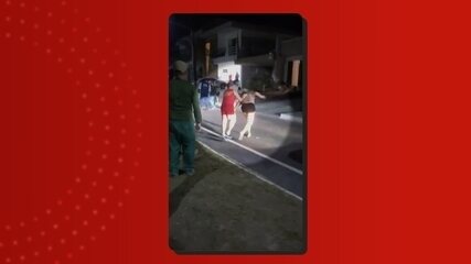 Tenente é flagrado agredindo moradora durante discussão em condomínio de Manaus Tenente é flagrado agredindo moradora durante discussão em condomínio de Manaus