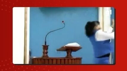 Vereadora do AM que defendeu violência contra mulher se envolveu em outra briga em 2012