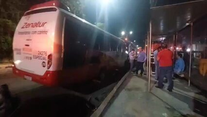 Colisão entre ônibus e micro-ônibus deixa nove feridos em Manaus