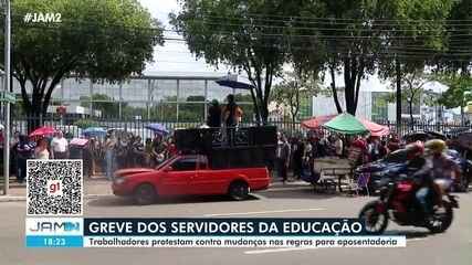 Professores de Manaus em greve protestam contra mudanças na aposentadoria