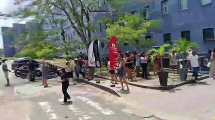 Candidatos correm para entrar antes do fechamento dos portões do Enem em Manaus