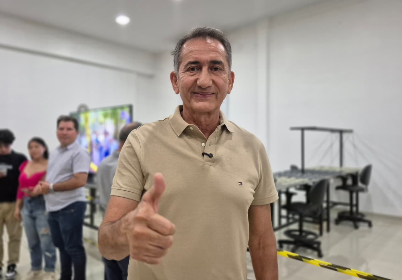 Ministro da Integração e Desenvolvimento Regional Waldez Góes no lançamento da fábrica de AçaíBot no Amapá — Foto: Isadora Pereira/g1