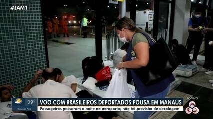 Voo com brasileiros deportados pousa em Manaus