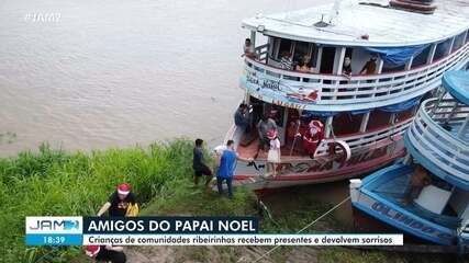 Crianças de comunidades ribeirinhas recebem presentes em ação natalina