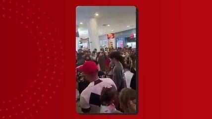 Escada rolante trava e provoca queda de clientes em shopping de Manaus