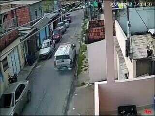 Viatura da PM perde o controle e atinge veículos durante perseguição em Manaus