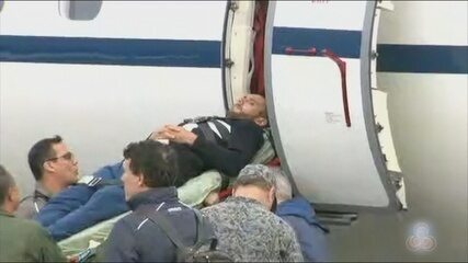 Avião com jornalista e lateral da Chapecoense decola de Manaus para Brasília