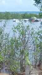 Avião de pequeno porte cai no Rio Negro e deixa dois feridos no interior do AM