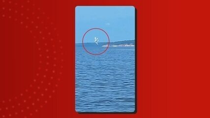 Avião de pequeno porte cai no Rio Negro e deixa dois feridos