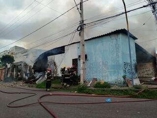 Incêndio é registrado em Manaus.