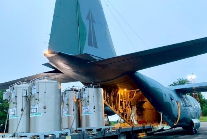 Forças Armadas transportam cilindros  de oxigênio para Manaus — Foto: Ministério da Defesa/Divulgação