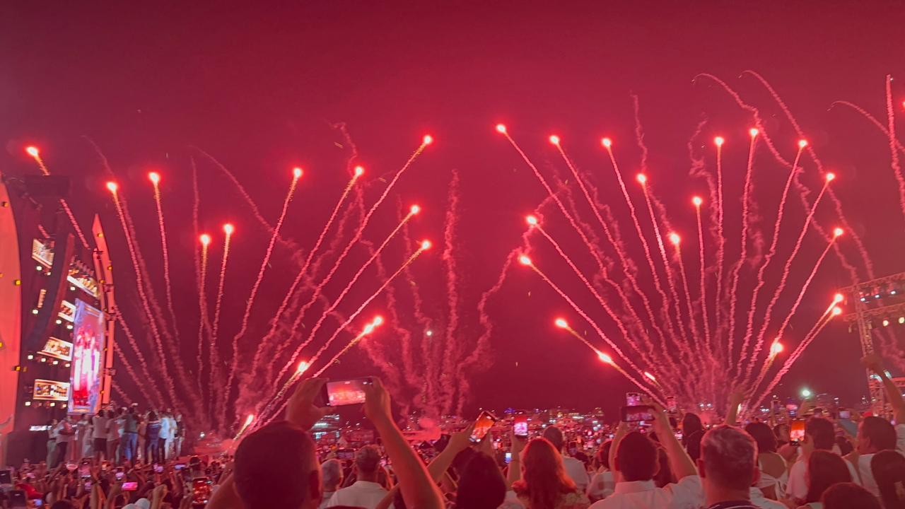 Fogos durante Réveillon na Praia da Ponta Negra, em Manaus — Foto: Patrick Marques/g1Amazonas