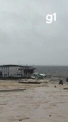 Lancha escolar naufraga durante forte temporal no município de Alvarães, no interior do AM