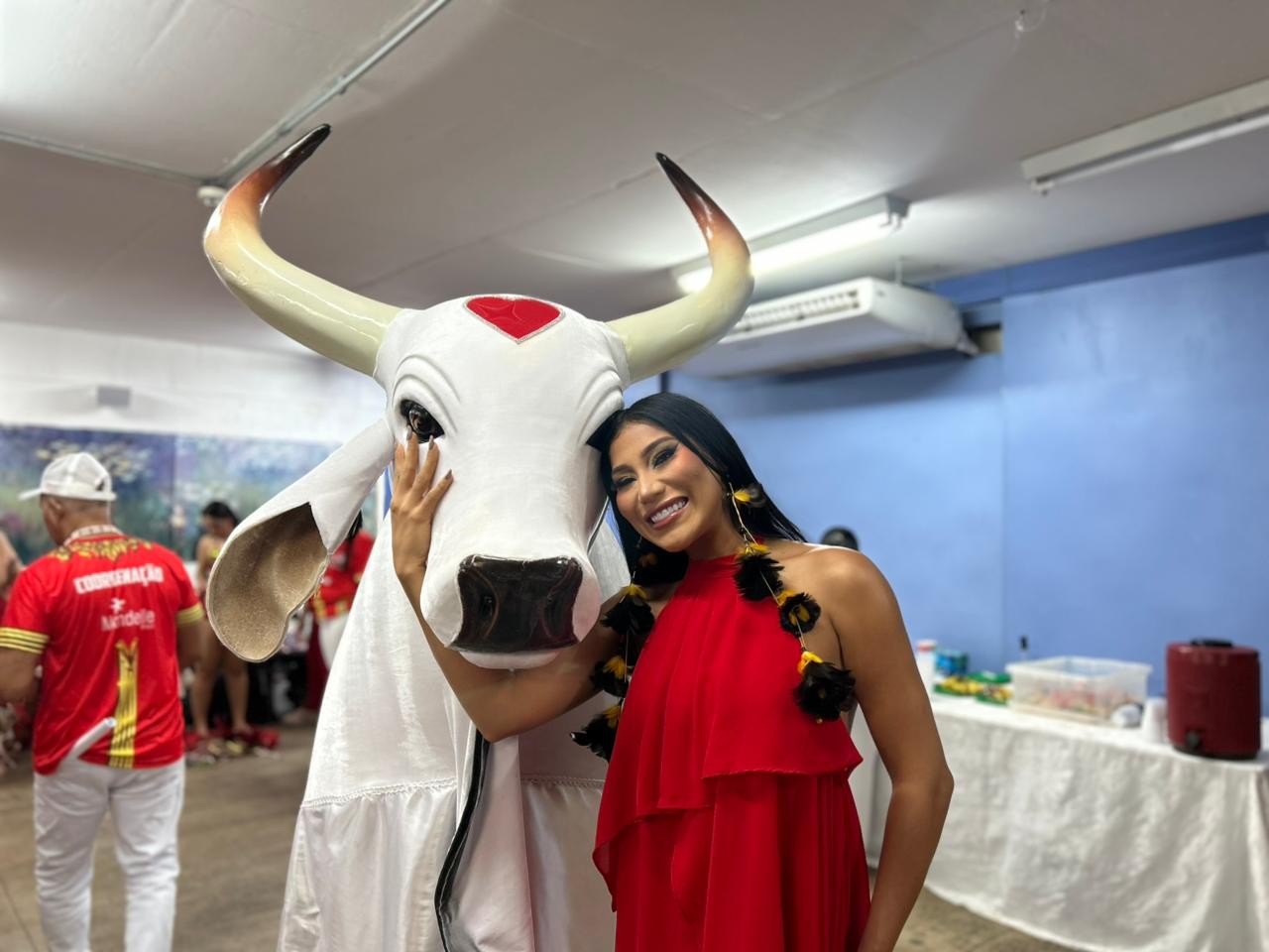 Ex-Casa de Vidro e porta-estandarte do Boi Garantido, Lívia Cristina — Foto: Lucas Macedo/g1 AM