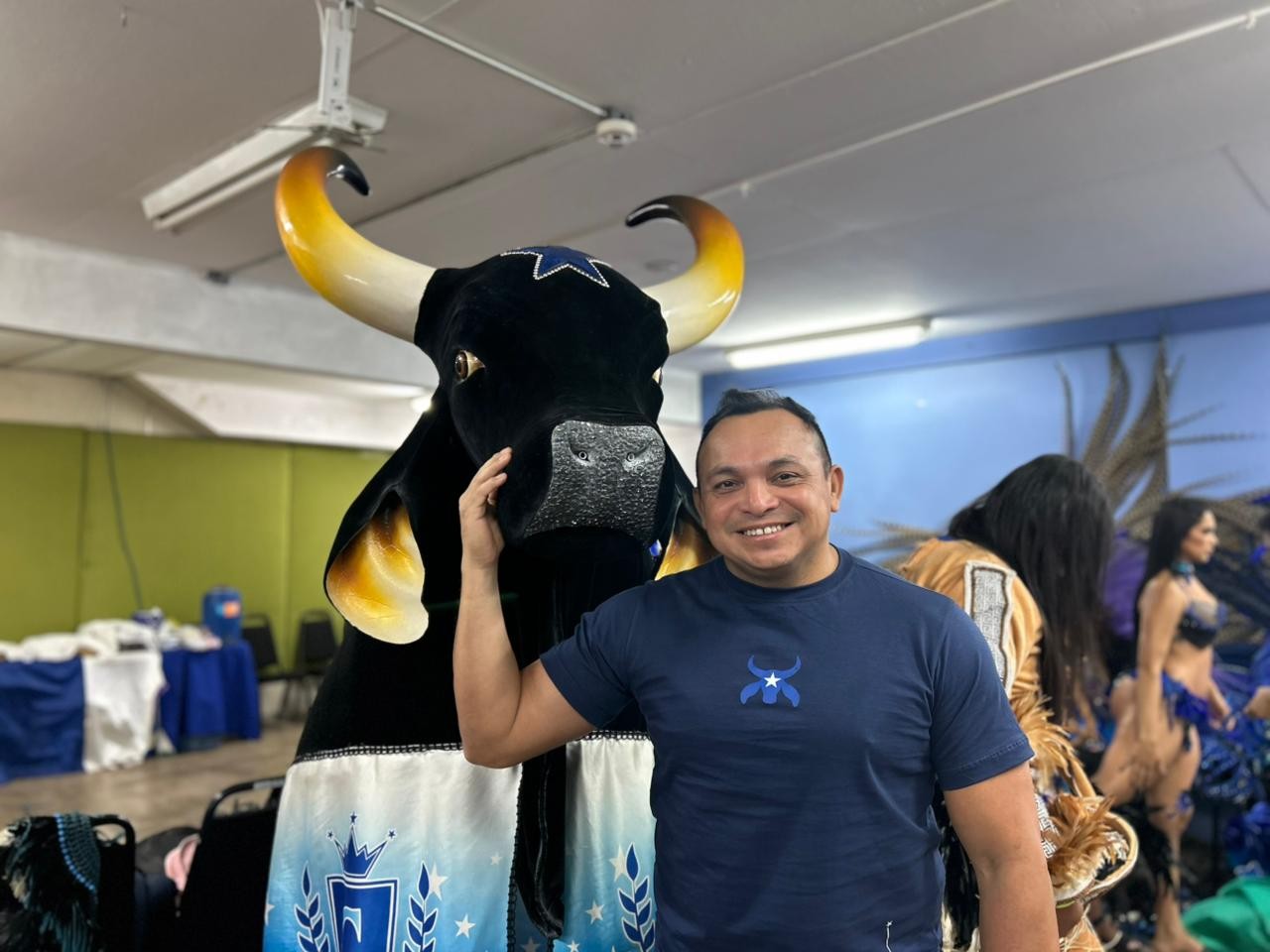 Alexandre Azevedo é o responsável por dar movimentos ao Boi Caprichoso. — Foto: Lucas Macedo/g1 AM