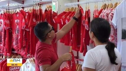 Torcedores do azul e do vermelho em busca do look para 'Carnaboi 2026'