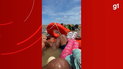 Passageira de barco que naufragou no Encontro das Águas em Manaus grava vídeo à deriva