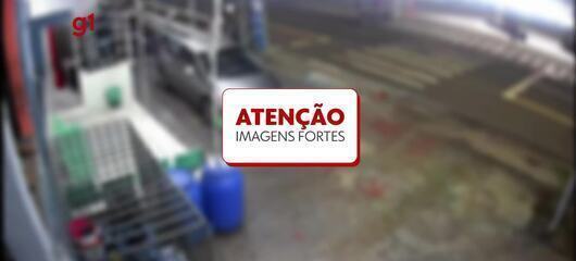 Mulher é atropelada em faixa de pedestres e motorista foge sem prestar socorro em Manaus