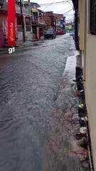 Chuva causa alagamentos, deslizamentos e desabamento em Manaus neste sábado