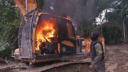 Dono de garimpo ilegal na Amazônia é pego pelo ICMBio e tem maquinário queimado
