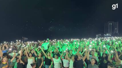 Evento religioso reúne multidão na Praia da Ponta Negra, em Manaus