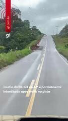 Trecho da BR-174 no AM é parcialmente interditado após erosão na pista