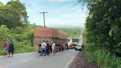 Carreta sofre pane mecânica e causa congestionamento na BR-174 no Amazonas