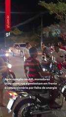 Após apagão no AM, moradores bloqueiam rua e protestam em frente à concessionária