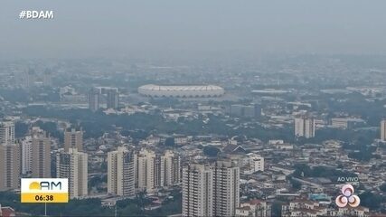 Imagens de drone mostram Manaus encoberta por fumaça nesta quinta-feira (17). 