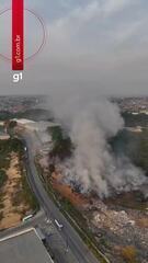 Incêndio em vegetação continua pela manhã em Manaus