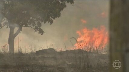 Fumaça de incêndios florestais encobre Manaus pelo nono dia